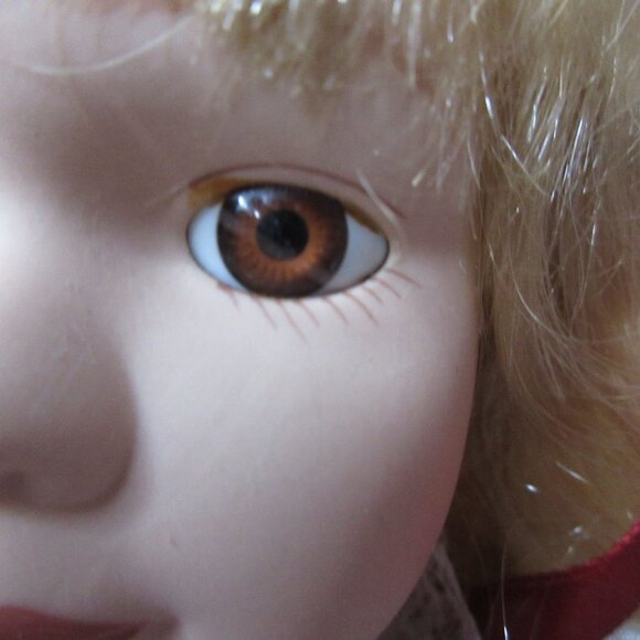 UniQue Porcelain Doll Limited Edition 16" - Leona - READ - Picture 4 of 8